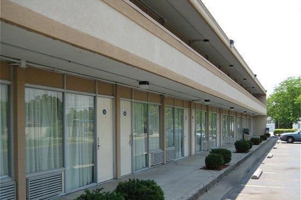 RED CARPET INN AND SUITES MUNCIE (Muncie)